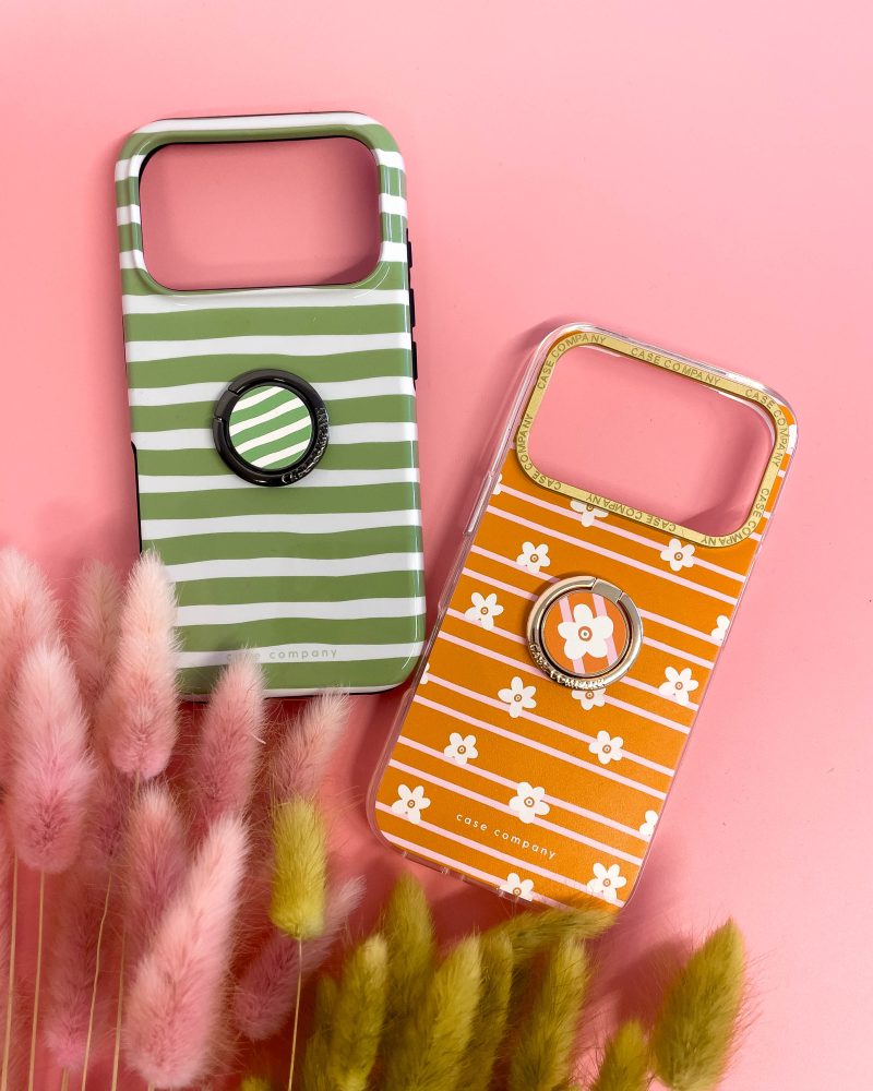 Orange premium cover med små blomster, en kameraramme i guld og en ringholder